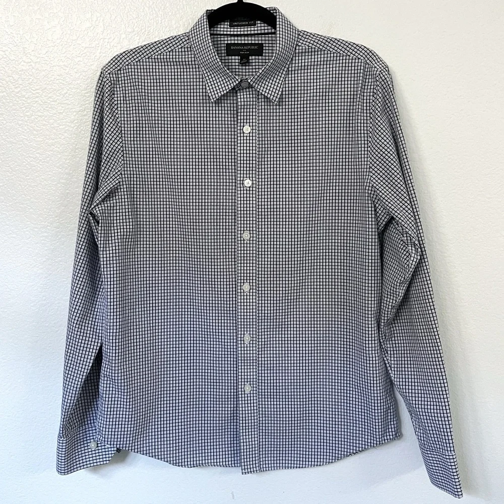 Banana Republic - Men’s Slim Untucked Fit Button Down Dress Shirt | Size Medium